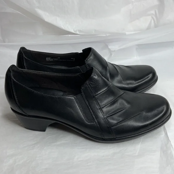 Clarks Genette 9 wide black leather shoes with 2” heel like new - Picture 6 of 12